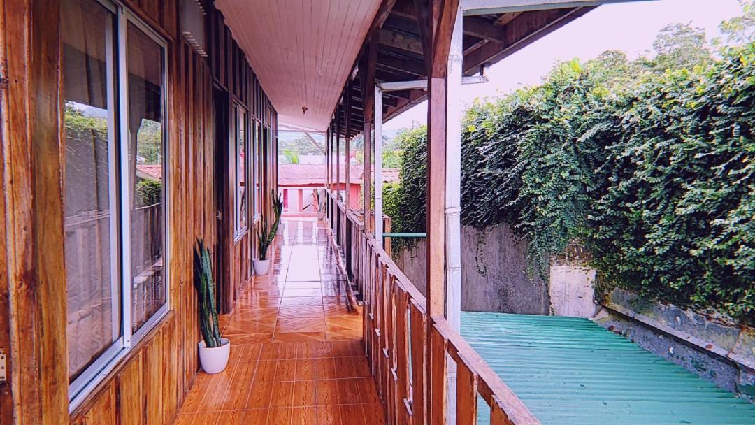 Alpha Arenal Hostel La Fortuna Exterior photo