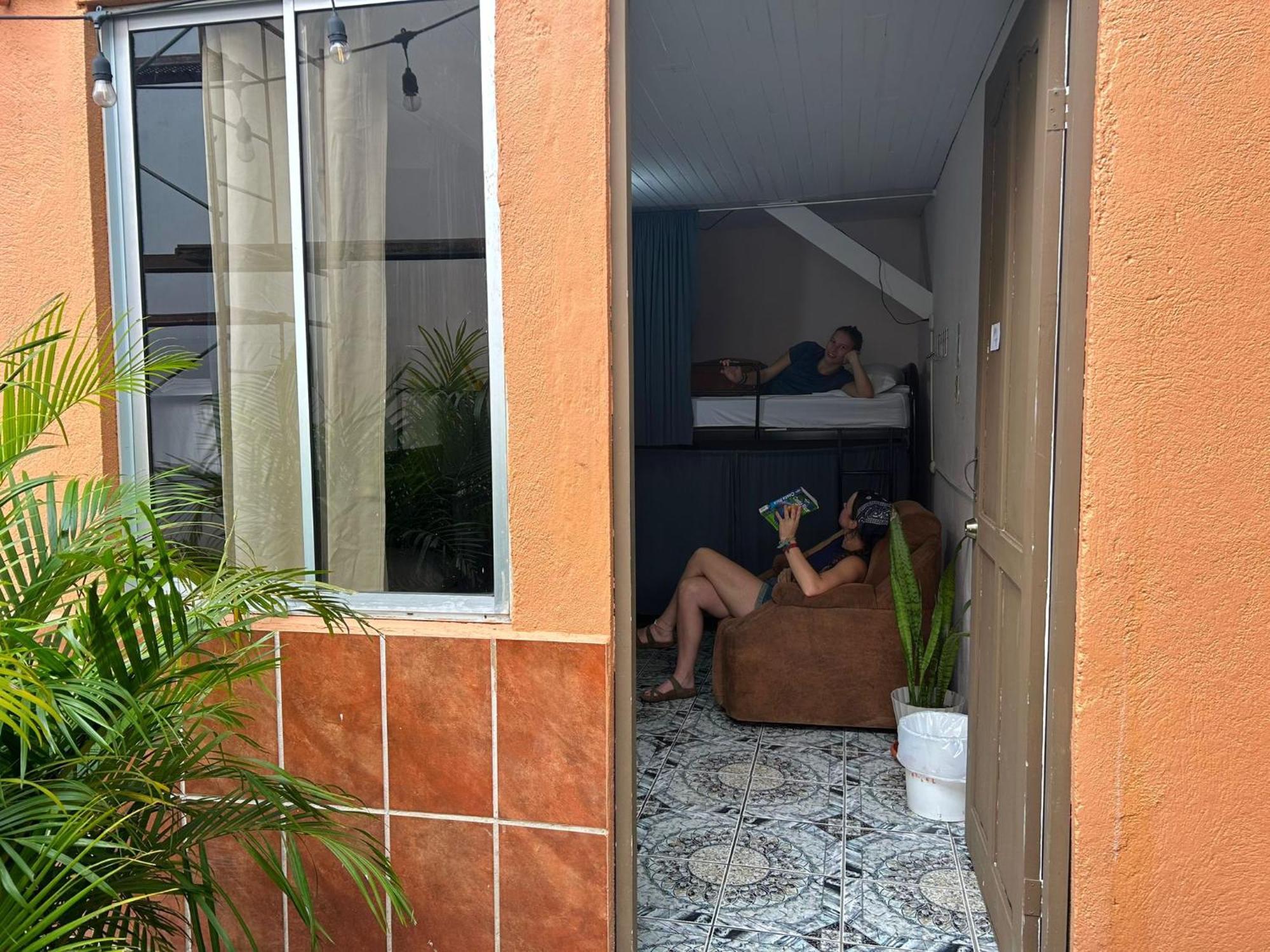 Alpha Arenal Hostel La Fortuna Exterior photo