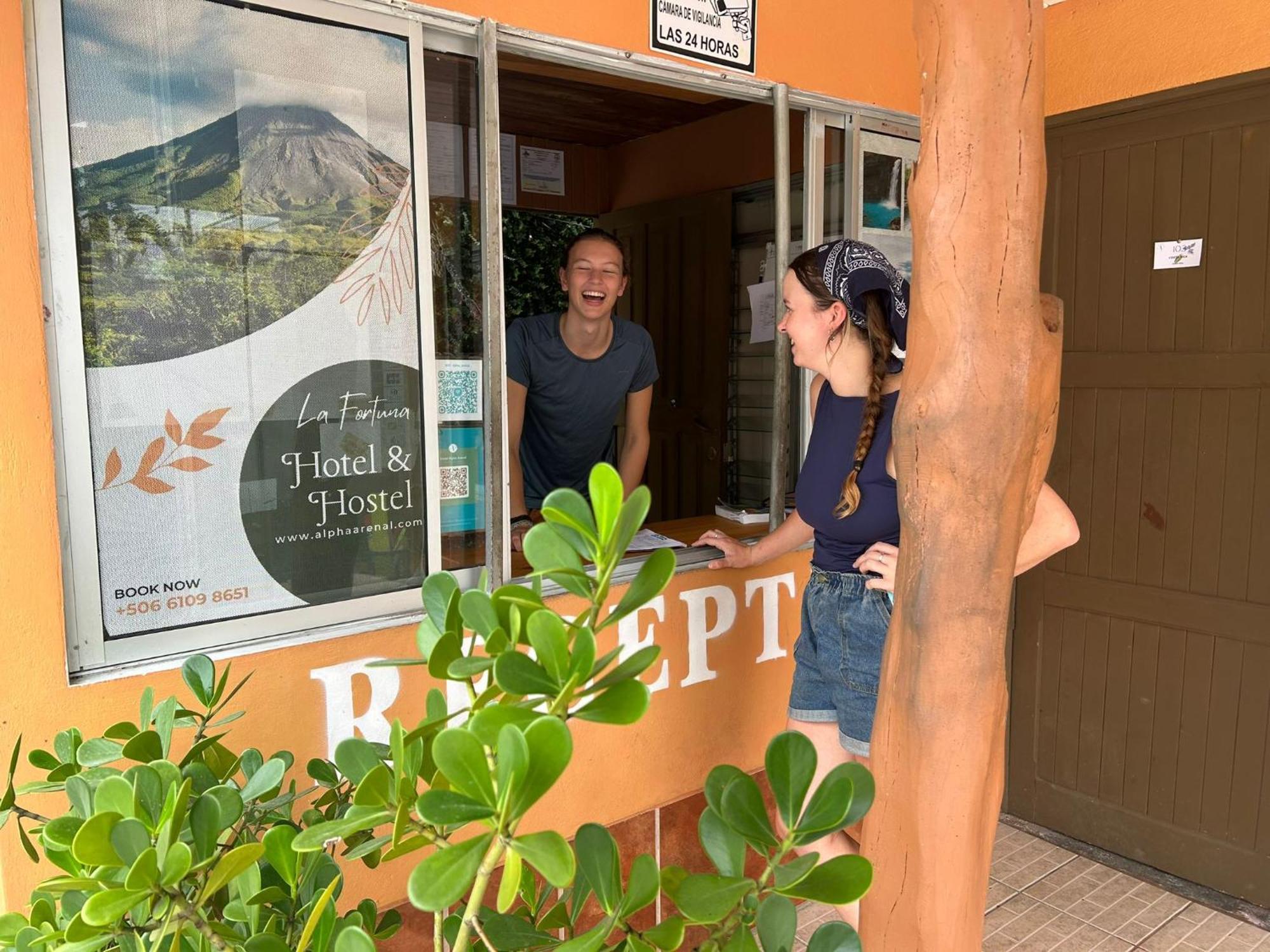 Alpha Arenal Hostel La Fortuna Exterior photo